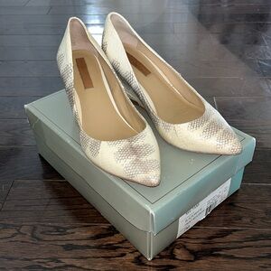 BCBG Leather Ivory Wedge Size 7